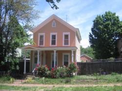 Home on Valley Place SE