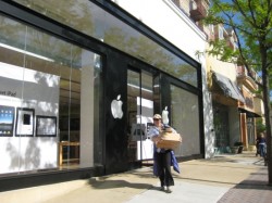 Clarendon's Apple Store